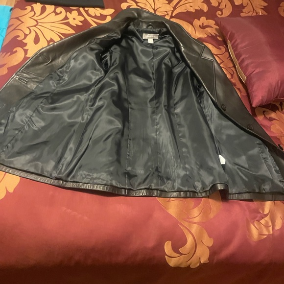 Women's Black lambskin leather Jacket - Picture 15 of 17